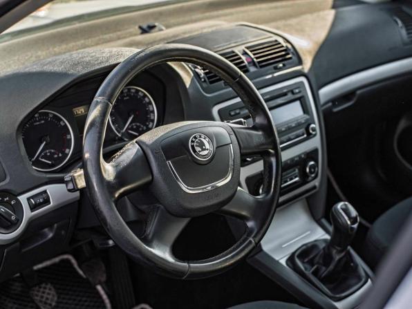 Skoda Octavia II (A5) Рестайлинг с пробегом 2012 года, цена 675 000 рублей, 219889 км, универсал, Автокод Объявления
