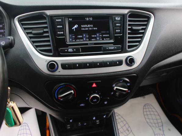 Hyundai Solaris II с пробегом 2018 года, цена 1 011 000 рублей, 147149 км, седан, Автокод Объявления