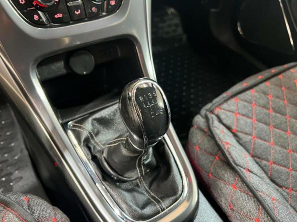 Opel Astra J с пробегом 2011 года, цена 612 850 рублей, 221866 км, хэтчбек, Автокод Объявления