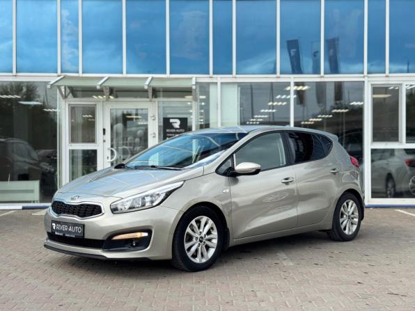 Kia Ceed II Рестайлинг с пробегом 2017 года, цена 1 320 000 рублей, 136370 км, хэтчбек, Автокод Объявления