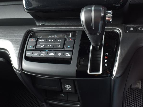 Honda Stepwgn V Рестайлинг с пробегом 2021 года, цена 2 794 995 рублей, 43534 км, минивэн, Автокод Объявления