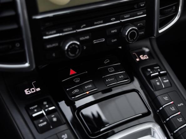 Porsche Cayenne II Рестайлинг (958) с пробегом 2015 года, цена 4 270 000 рублей, 186756 км, внедорожник, Автокод Объявления
