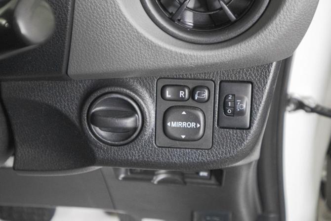 Toyota Vitz III (XP130) Рестайлинг с пробегом 2016 года, цена 869 000 рублей, 177200 км, хэтчбек, Автокод Объявления