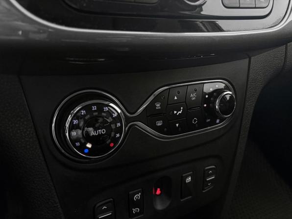 Renault Sandero II с пробегом 2017 года, цена 898 400 рублей, 163696 км, хэтчбек, Автокод Объявления