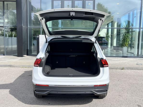 Volkswagen Tiguan II Рестайлинг с пробегом 2021 года, цена 3 220 000 рублей, 33390 км, внедорожник, Автокод Объявления
