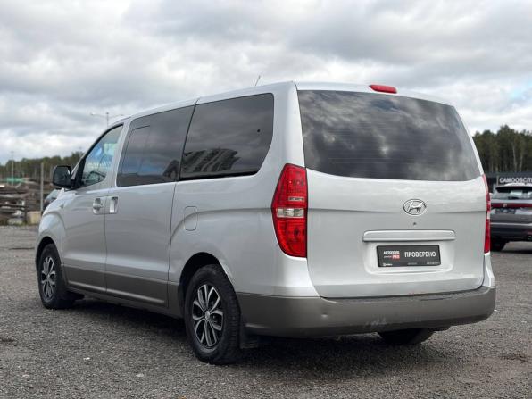 Hyundai H-1 II с пробегом 2008 года, цена 895 000 рублей, 454000 км, минивэн, Автокод Объявления