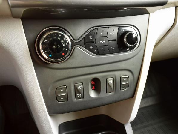Renault Logan II с пробегом 2016 года, цена 779 999 рублей, 189661 км, седан, Автокод Объявления