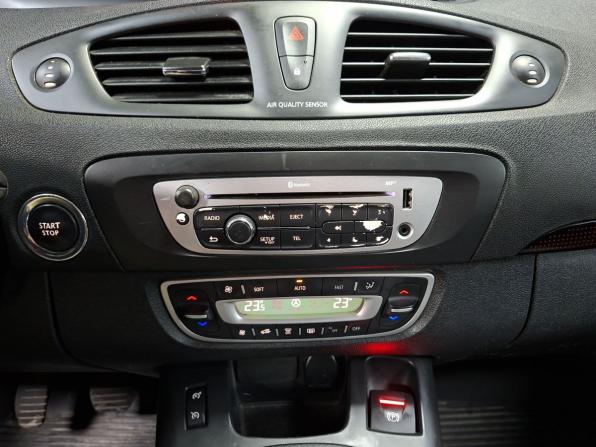Renault Scenic III Рестайлинг с пробегом 2013 года, цена 850 000 рублей, 340668 км, компактвэн, Автокод Объявления