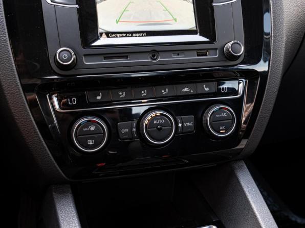 Volkswagen Jetta VI Рестайлинг с пробегом 2016 года, цена 1 395 000 рублей, 225967 км, седан, Автокод Объявления