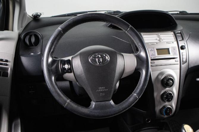 Toyota Yaris II с пробегом 2008 года, цена 599 000 рублей, 241000 км, хэтчбек, Автокод Объявления