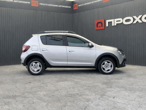 Renault Sandero II Рестайлинг с пробегом 2018 года, цена 987 000 рублей, 146916 км, хэтчбек, Автокод Объявления