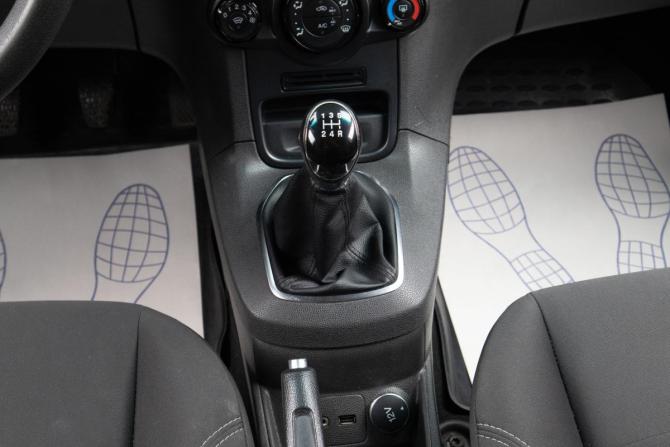 Ford Fiesta Mk6 Рестайлинг с пробегом 2015 года, цена 749 000 рублей, 172400 км, седан, Автокод Объявления