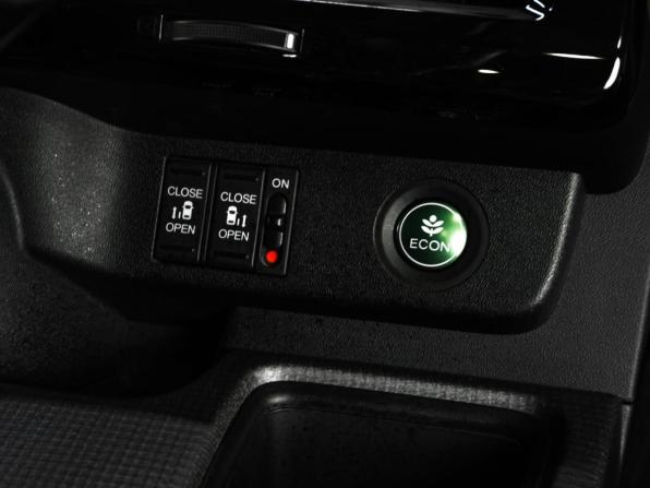 Honda Stepwgn V с пробегом 2015 года, цена 1 878 000 рублей, 87055 км, минивэн, Автокод Объявления