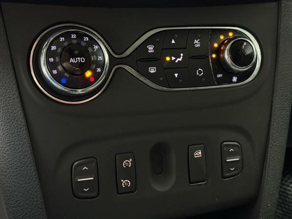 Renault Logan II с пробегом 2015 года, цена 549 000 рублей, 256322 км, седан, Автокод Объявления