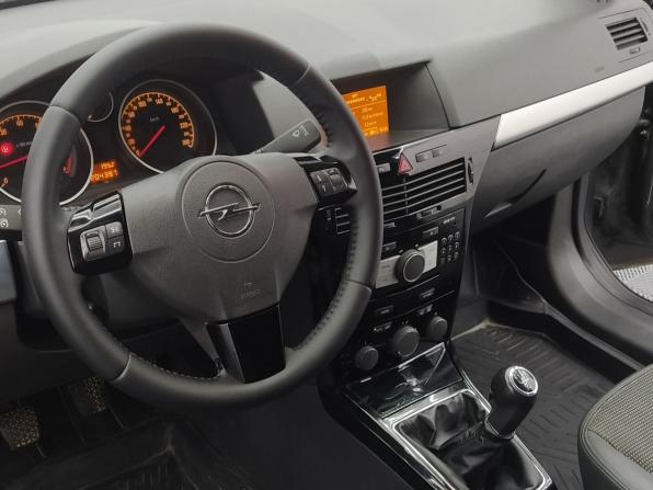 Opel Astra H Рестайлинг с пробегом 2011 года, цена 590 000 рублей, 215000 км, универсал, Автокод Объявления