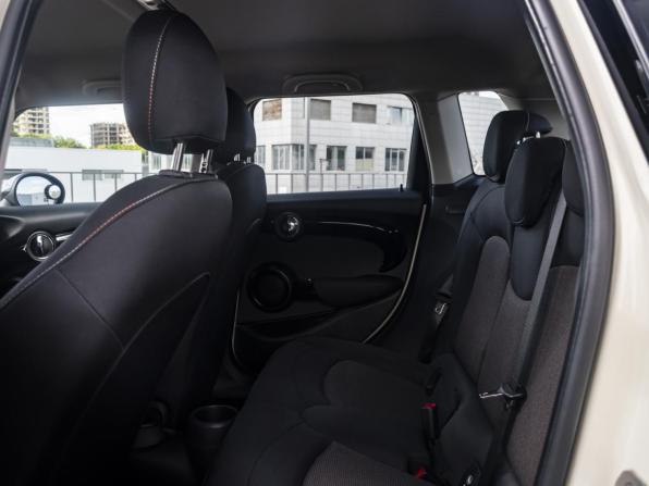 Mini Hatch III (F55/F56) Рестайлинг с пробегом 2019 года, цена 2 290 000 рублей, 26024 км, хэтчбек, Автокод Объявления