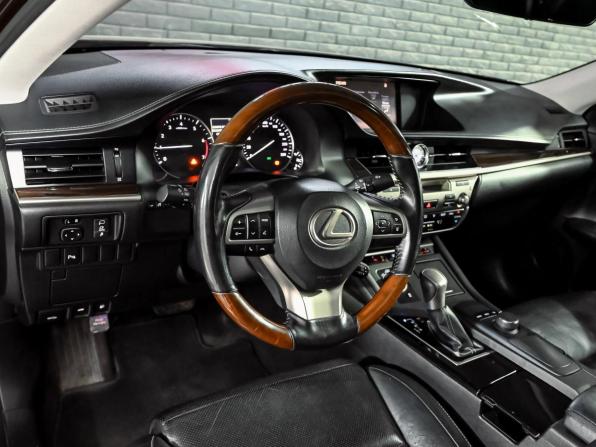 Lexus ES VI Рестайлинг с пробегом 2015 года, цена 1 850 000 рублей, 186746 км, седан, Автокод Объявления