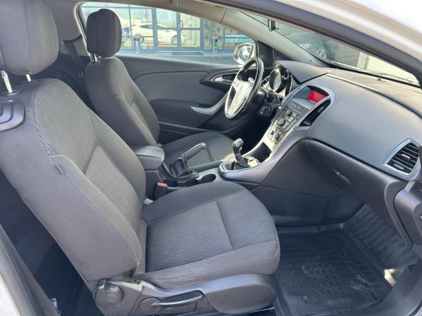 Opel Astra J Рестайлинг с пробегом 2013 года, цена 775 000 рублей, 132246 км, хэтчбек, Автокод Объявления