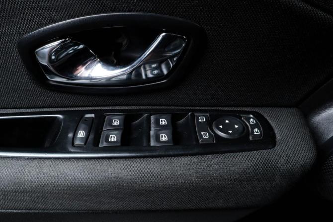 Renault Fluence I Рестайлинг с пробегом 2013 года, цена 689 000 рублей, 308633 км, седан, Автокод Объявления