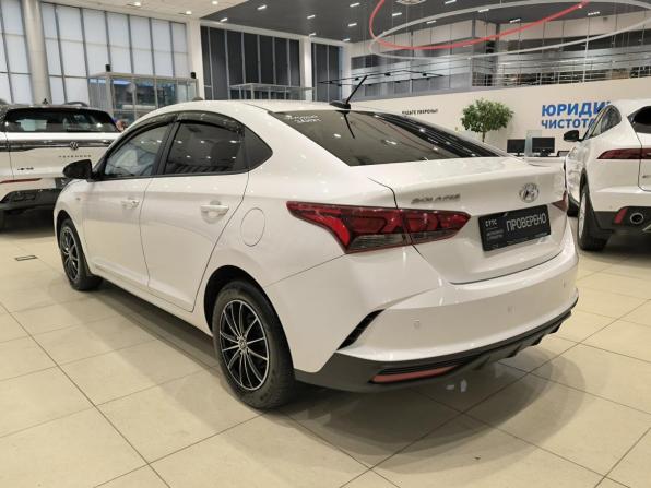 Hyundai Solaris II Рестайлинг с пробегом 2021 года, цена 1 330 000 рублей, 73717 км, седан, Автокод Объявления