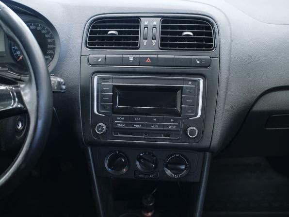 Volkswagen Polo V Рестайлинг с пробегом 2016 года, цена 813 000 рублей, 135879 км, седан, Автокод Объявления