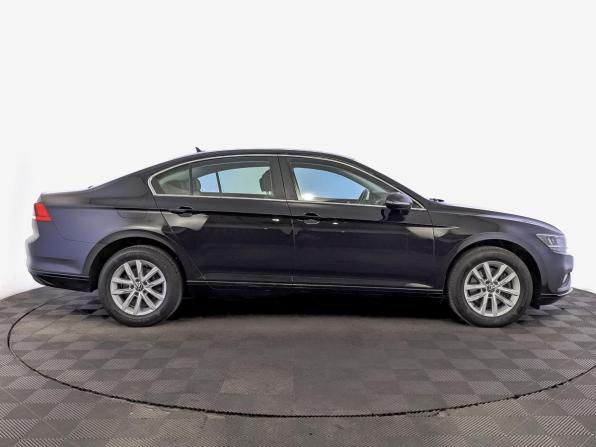 Volkswagen Passat B8 Рестайлинг с пробегом 2021 года, цена 2 470 000 рублей, 90268 км, седан, Автокод Объявления