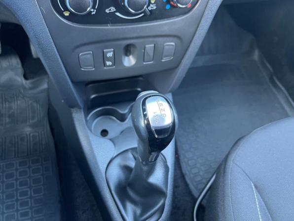 Renault Sandero II с пробегом 2016 года, цена 1 024 900 рублей, 89221 км, хэтчбек, Автокод Объявления