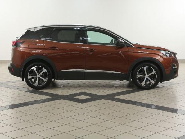 Peugeot 3008 II с пробегом 2018 года, цена 1 885 000 рублей, 115000 км, внедорожник, Автокод Объявления