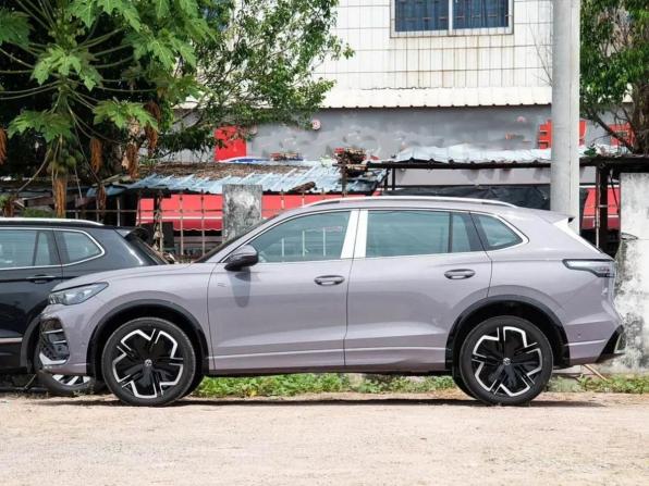 Volkswagen Tiguan III (China Market) с пробегом 2025 года, цена 4 490 000 рублей, 1 км, внедорожник, Автокод Объявления