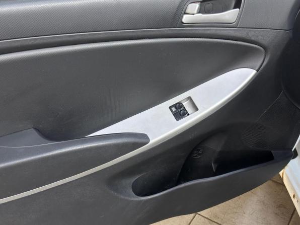Hyundai Solaris I с пробегом 2013 года, цена 720 000 рублей, 135000 км, хэтчбек, Автокод Объявления