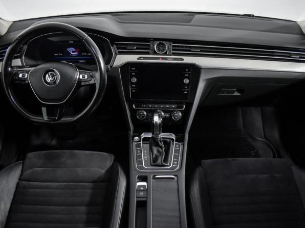 Volkswagen Passat B8 с пробегом 2018 года, цена 1 880 000 рублей, 138600 км, седан, Автокод Объявления