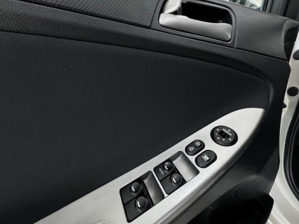 Hyundai Solaris I Рестайлинг с пробегом 2015 года, цена 995 000 рублей, 97234 км, хэтчбек, Автокод Объявления
