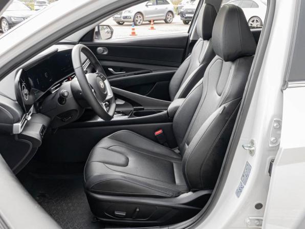 Hyundai Elantra VII (CN7) Рестайлинг с пробегом 2024 года, цена 2 245 000 рублей, 23070 км, седан, Автокод Объявления
