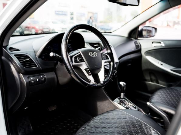 Hyundai Solaris I с пробегом 2012 года, цена 890 000 рублей, 251069 км, седан, Автокод Объявления