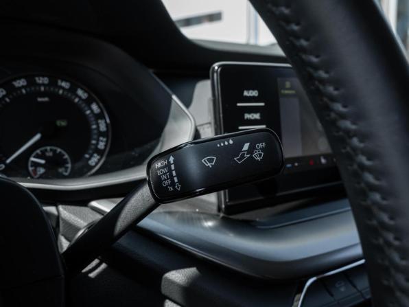 Skoda Octavia IV (A8) с пробегом 2021 года, цена 2 221 400 рублей, 89177 км, лифтбек, Автокод Объявления