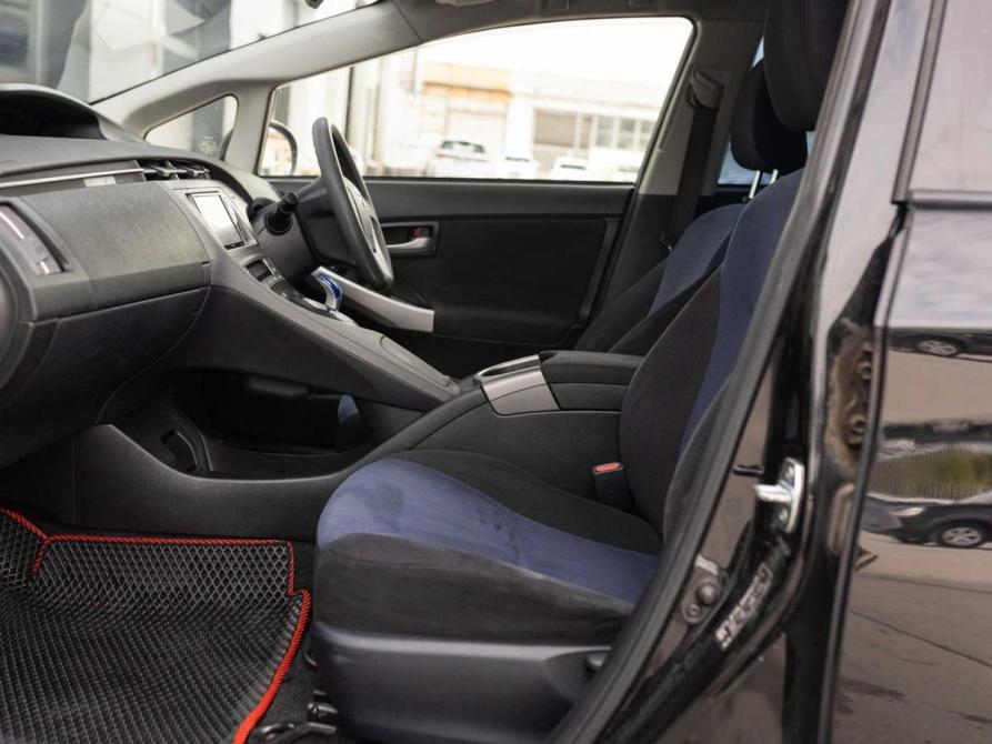 Toyota Prius III Рестайлинг (XW30) Новосибирск  - изображение 21