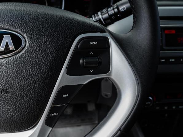 Kia Rio III Рестайлинг с пробегом 2015 года, цена 1 065 000 рублей, 212590 км, хэтчбек, Автокод Объявления