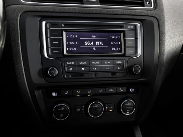 Volkswagen Jetta VI Рестайлинг с пробегом 2015 года, цена 1 399 000 рублей, 73100 км, седан, Автокод Объявления