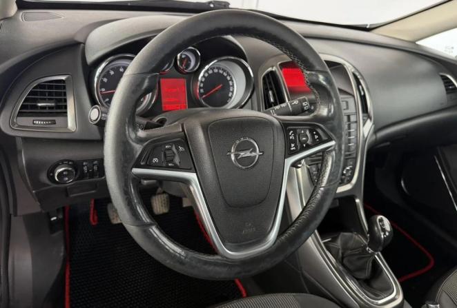 Opel Astra J с пробегом 2011 года, цена 650 000 рублей, 202403 км, хэтчбек, Автокод Объявления