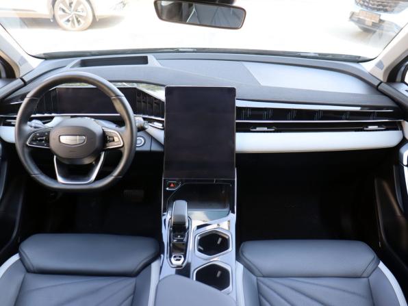 Geely Atlas II с пробегом 2024 года, цена 2 800 000 рублей, 45184 км, внедорожник, Автокод Объявления