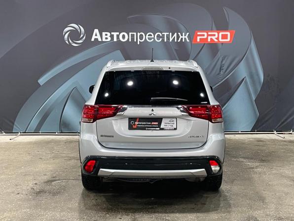 Mitsubishi Outlander III Рестайлинг 2 с пробегом 2015 года, цена 1 498 000 рублей, 237192 км, внедорожник, Автокод Объявления