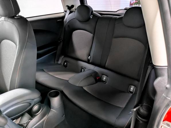 Mini Hatch III (F55/F56) Рестайлинг с пробегом 2020 года, цена 2 395 000 рублей, 46120 км, хэтчбек, Автокод Объявления