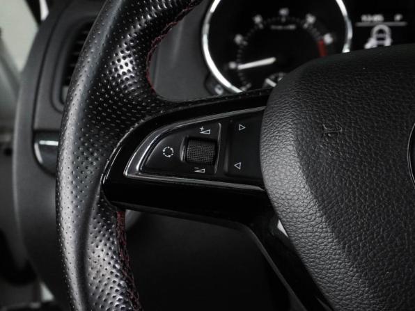 Skoda Yeti I Рестайлинг с пробегом 2017 года, цена 1 319 000 рублей, 211741 км, внедорожник, Автокод Объявления