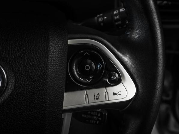 Toyota Prius IV (XW50) с пробегом 2016 года, цена 1 749 000 рублей, 152370 км, лифтбек, Автокод Объявления