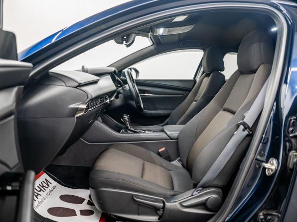 Mazda 3 IV (BP) с пробегом 2022 года, цена 1 750 000 рублей, 34170 км, хэтчбек, Автокод Объявления