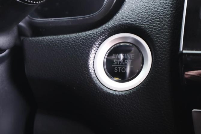 Honda CR-V V Рестайлинг с пробегом 2022 года, цена 3 369 000 рублей, 69550 км, внедорожник, Автокод Объявления