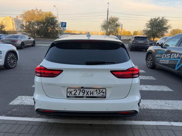 Kia Ceed III Рестайлинг с пробегом 2022 года, цена 2 349 000 рублей, 53650 км, универсал, Автокод Объявления