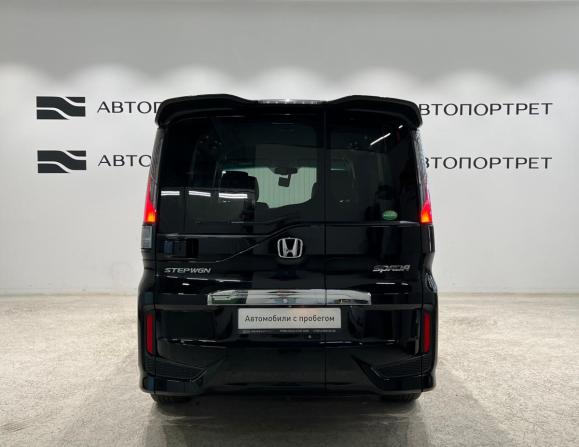 Honda Stepwgn V с пробегом 2016 года, цена 1 999 000 рублей, 140364 км, минивэн, Автокод Объявления