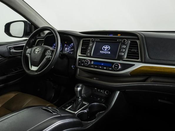 Toyota Highlander III (XU50) Рестайлинг с пробегом 2018 года, цена 3 049 000 рублей, 181296 км, внедорожник, Автокод Объявления