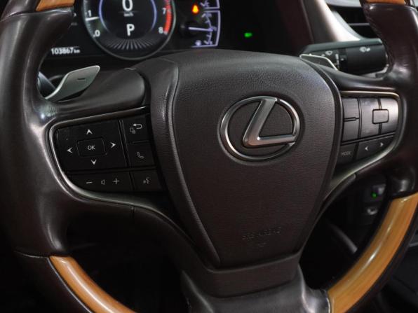 Lexus ES VII с пробегом 2018 года, цена 3 922 000 рублей, 103867 км, седан, Автокод Объявления
